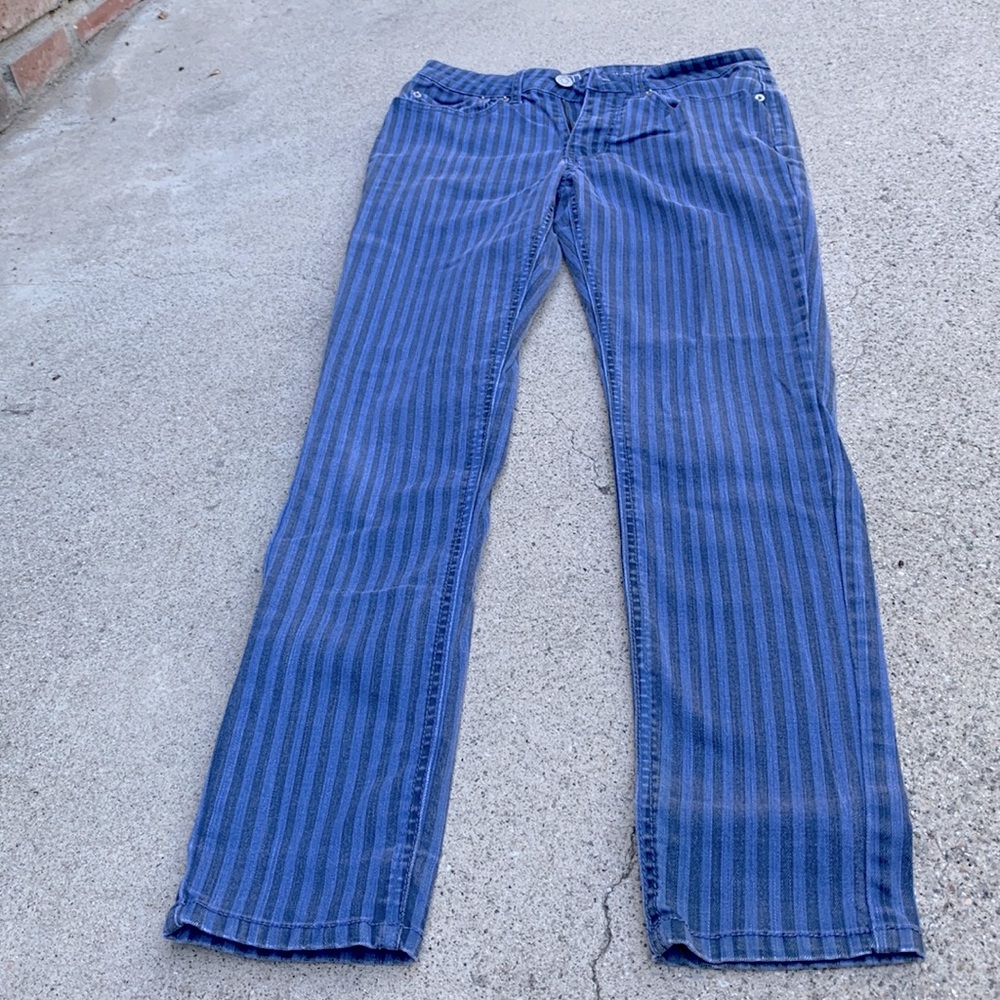 Mens 28 striped skinny jeans. Worn 2x. Great shape, super cool!